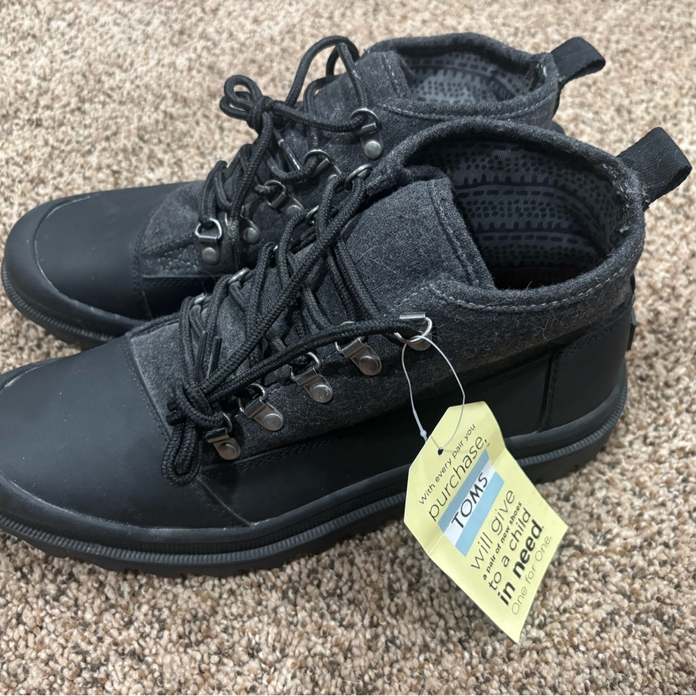 TOMS women’s Black Lace-Up Boots